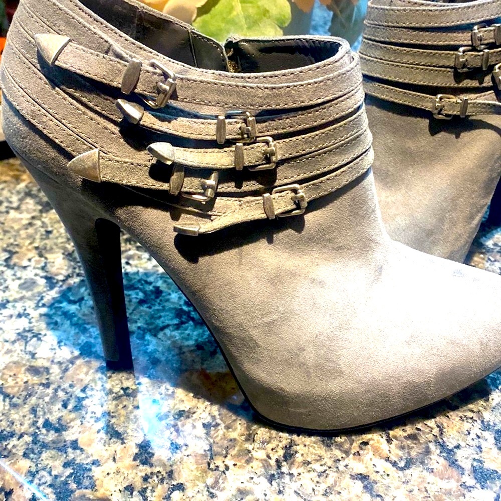 Gorgeous Guess Grey Suede Booties with Metal Detail. Worn once/S 7.5 no flaws.